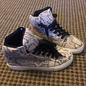 Unr8ed, high top, snake skin shoes.